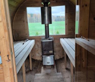 Pieriga House | Pet-Friendly Brīvdienu māja Pakavi with Hot Tub Amenities