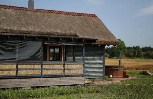 Pieriga House | Pet-Friendly Brīvdienu māja Pakavi with Hot Tub Amenities