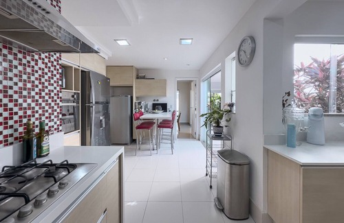 Barra da Tijuca House | Casa Champagne: Poolside Retreat with Gourmet Kitchen Access