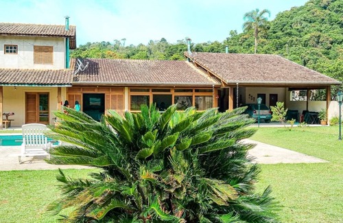 Centro House | Discover Sitio em São Lourenço da Serra for Family Getaways