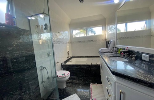 Jurere Internacional House | Cozy Family Retreat Near Jurerê Internacional Beach