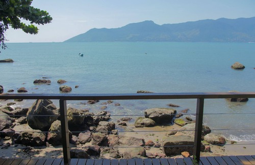 Prainha House | Relaxing House in Front of Ilhabela with Pool & Breakfast