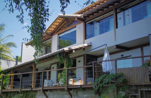 Prainha House | Relaxing House in Front of Ilhabela with Pool & Breakfast