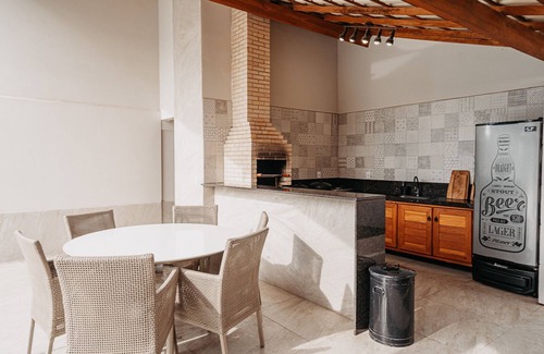 Anchieta House | Family-Friendly Retreat with Pool Near Praia - Casadecastelhanos