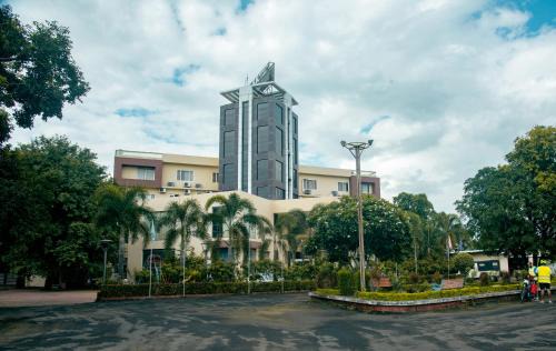 Sonkach Hotel | Exceptional BR Resort & Club: Poolside Bliss Awaits