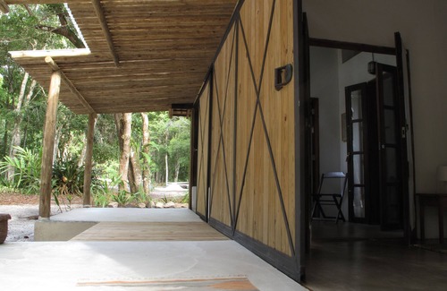 Santa Cruz Cabralia Cottage | Discover The Lion Cottage - Studios with Kitchen Amenities