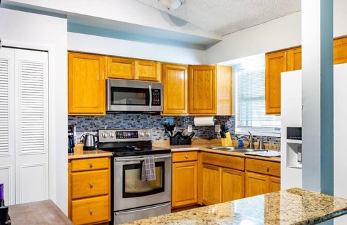 Port Saint Lucie House | Pet-Friendly BR Tropical Oasis in Port St Lucie Awaits