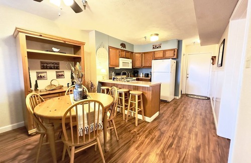 Davis Condo | Explore BR127: Cozy 1 Bedroom Condo with Pool Access!