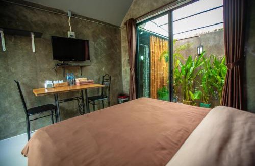 Phayao Hotel | Discover BR2 House Resort: Family-Friendly with Breakfast!