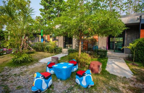 Phayao Hotel | Discover BR2 House Resort: Family-Friendly with Breakfast!