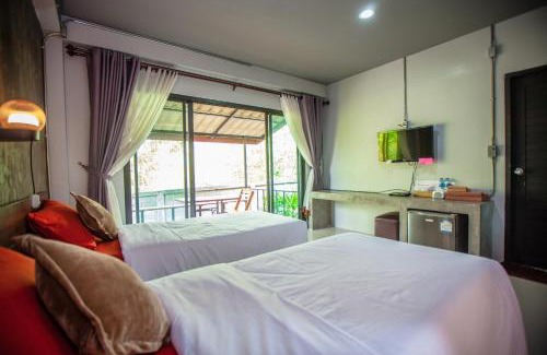 Phayao Hotel | Discover BR2 House Resort: Family-Friendly with Breakfast!
