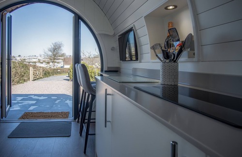 Tenby Cabin | Cozy 1 Bed Pod at Bracken Burrows - Near Attractions