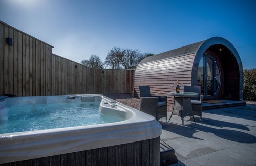 Tenby Cabin | Cozy 1 Bed Pod at Bracken Burrows - Near Attractions