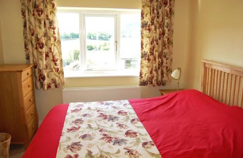 Portinscale House | Bracken Howe: Family-Friendly Retreat with Hot Tub Access