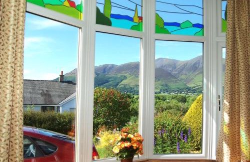 Portinscale House | Bracken Howe: Family-Friendly Retreat with Hot Tub Access