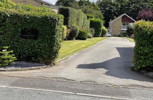Brighouse Apartment | Pet-Friendly Retreat at Bracken Lodge - Guest Rated 10/10
