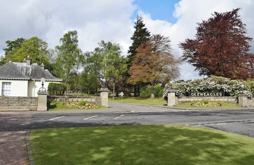 Glenfarg Cottage | Serene 1 Bedroom Retreat in Glenfarg with Spa & Hot Tub