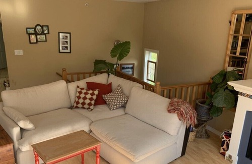 Brackendale House | Brackendale Casita- in the Heart of the sea to sky Adventure Capital