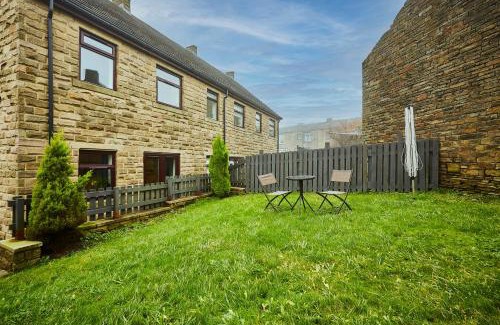 Ogden House | Comfortable Brackenhill Lodge Halifax - Pet & Child Friendly