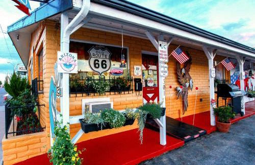 Holbrook Hotel | Discover Comfort at Brad's Desert Inn - Family-Friendly Retreat