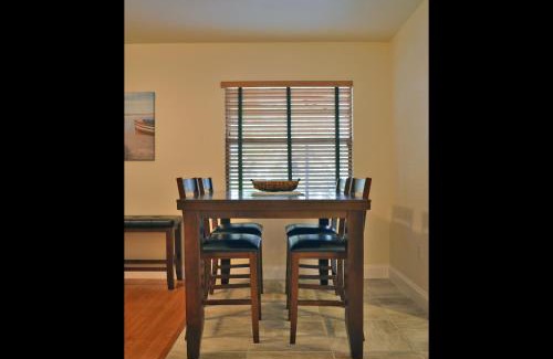 Palma Sola House | Cozy Bradenton Lakefront Home with Pool & Family-Friendly Fun