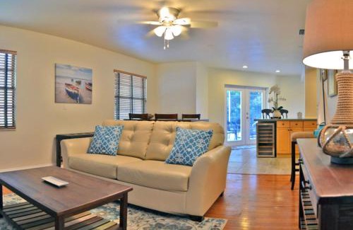 Palma Sola House | Cozy Bradenton Lakefront Home with Pool & Family-Friendly Fun
