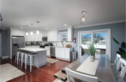 Neptune City House | Relaxing 5-BR Retreat with Pool & Hot Tub near Beach