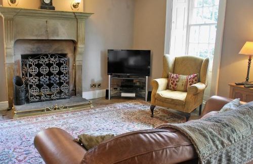 Birchover House | Relax at Bradley Hall: 4-Star Stay with Hot Tub & Pets Welcome
