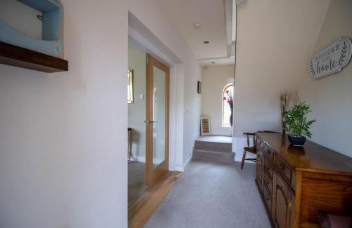 Fenay Bridge House | Bradley Manor: Family-Friendly Retreat with Cozy Amenities