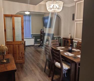Lisnagunogue House | Discover Brads Pad - Central Ballymena with Hot Tub & Breakfast