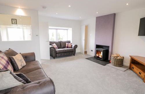 Banknock House | Family-Friendly Braeface Cottage with Pet Accommodations