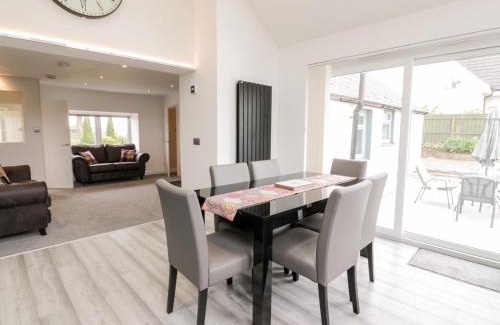 Banknock House | Family-Friendly Braeface Cottage with Pet Accommodations