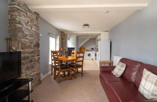 West Down House | Serene Braefoot Cottage: Ideal for Family Getaways
