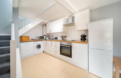 West Down House | Serene Braefoot Cottage: Ideal for Family Getaways