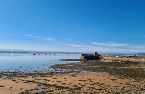 Fortrose House | Inviting Braefoot: Family-Friendly Retreat with Great Reviews