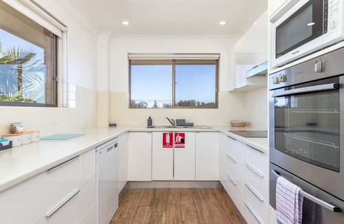 Forster Apartment | Beautiful Braemar 7: Lakefront Apartment with Pool & Views