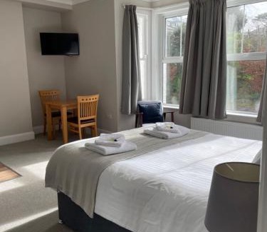 Maenporth House | Family-Friendly Retreat at Braemar with Top Guest Ratings