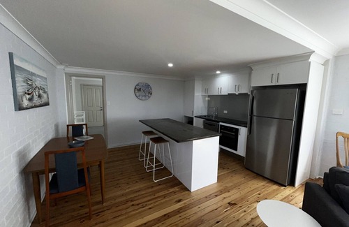 Inverell Apartment | Cozy One-Bedroom Studio with Ocean View Steps from Cafes