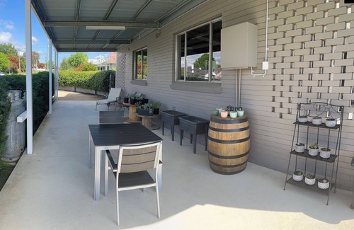 Inverell Apartment | Cozy One-Bedroom Studio with Ocean View Steps from Cafes