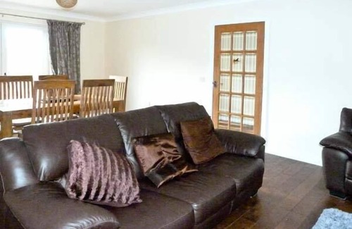 Whitebridge Cottage | Idyllic Braewood Retreat with Garden in Whitebridge
