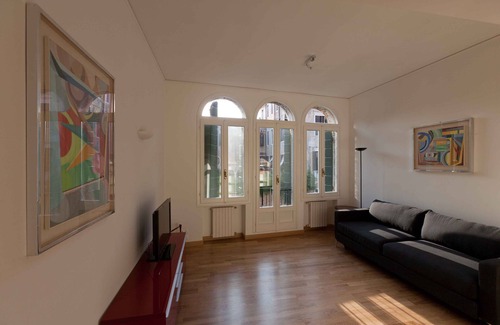 Dorsoduro Apartment | Guest Rated: 9.8 at Bragadin della Palma, Dorsoduro