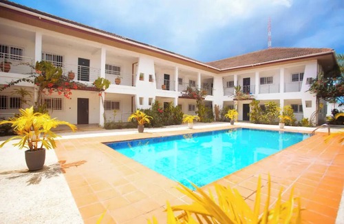 Sekondi-Takoradi Apartment | Bragha Apartment - Anaji: Poolside Retreat with Ocean Views