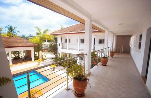 Sekondi-Takoradi Apartment | Bragha Apartment - Anaji: Poolside Retreat with Ocean Views
