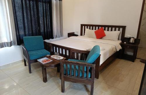 Pushkar Hotel | Relax at Brahma Heritage: Poolside Nature Retreat