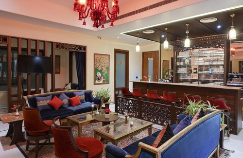 Lake Swaroop Sagar Hotel | Scenic Brahma Niwas - Lake View Retreat in Udaipur
