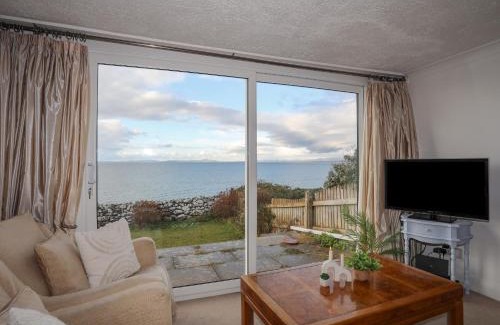 Llandanwg House | Pet-Friendly Escape at Bramble Bank - A 4-Star Retreat