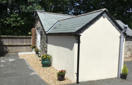 St Wenn House | Pet-Friendly Getaway at Bramble Barn: Rated 9/10 by Guests