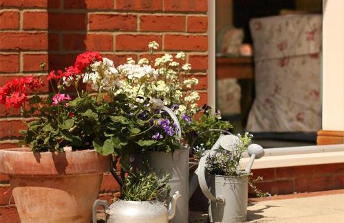 Louth House | Bramble Cottage: Wheelchair Accessible & Family Friendly Stay