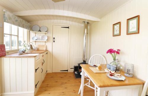 Burlawn House | Experience Bramble: 4-Star Excellence with Perfect Reviews