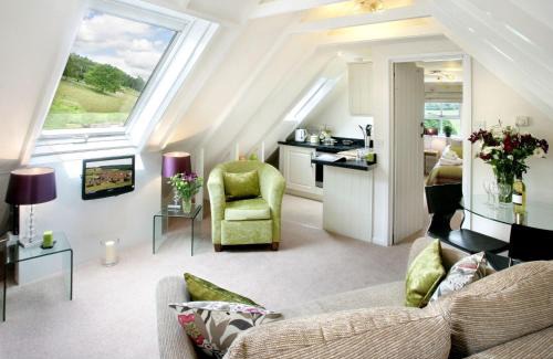Cinderford House | Experience Brambles: Family-Friendly 4-Star Retreat